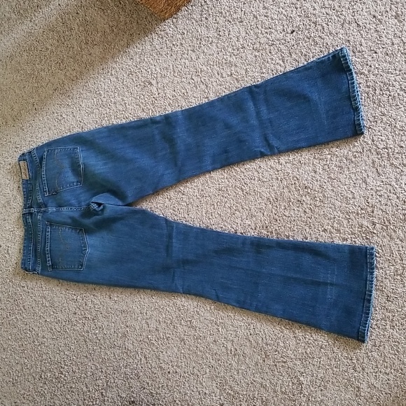 Women's Levi Jeans - Picture 2 of 5